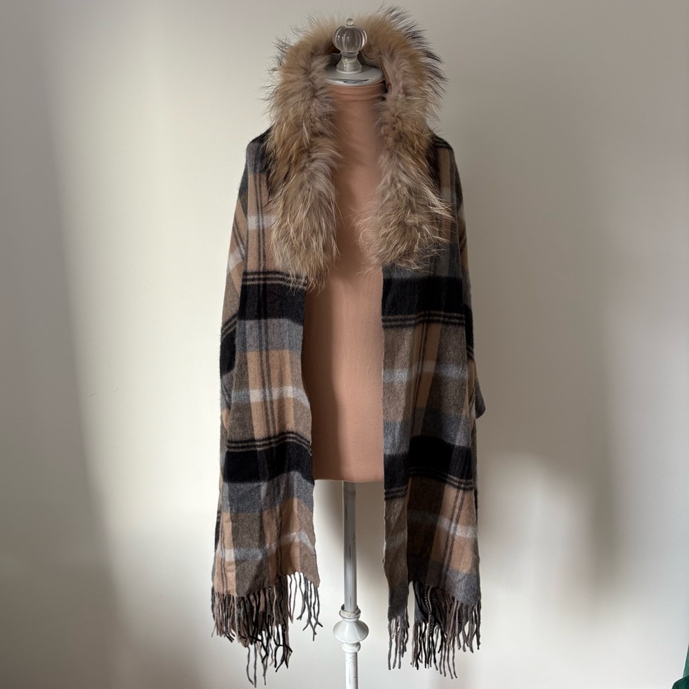 Linda Richards Luxury Cashmere Wool Removable Raccoon Fur Trim Plaid Wrap OS - Picture 3 of 9